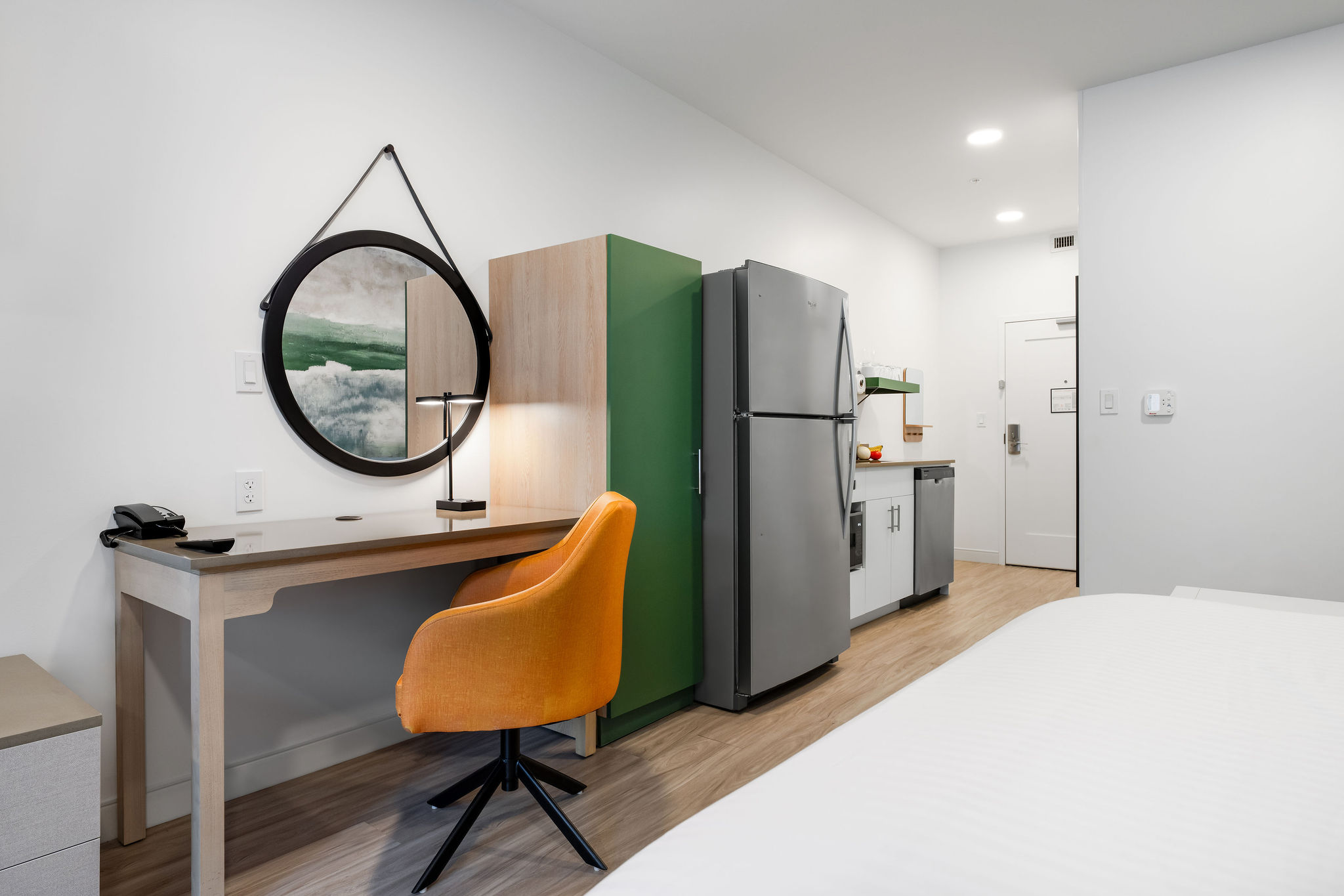 Double Queen guestroom fully equipped kitchen