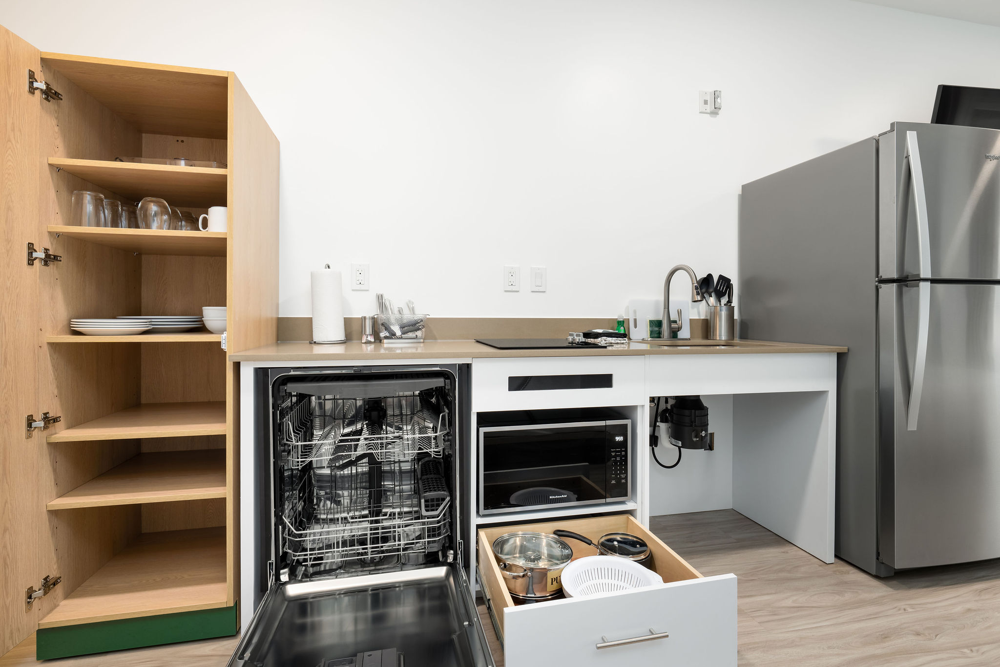 Double Queen ADA with fully equipped kitchen