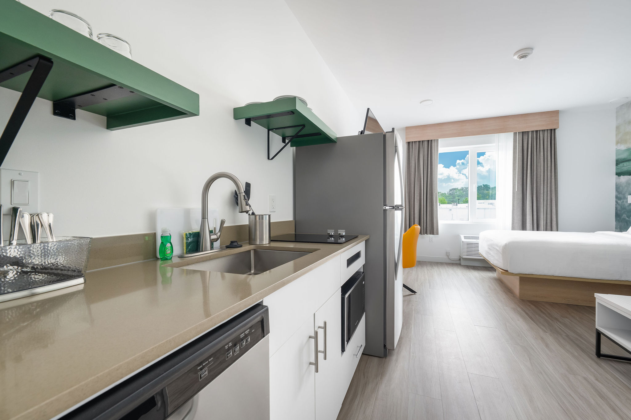 Standard Queen room with full kitchen and in-suite laundry